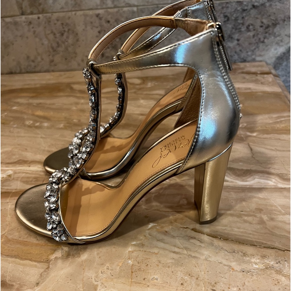 Beautiful, crystal embellished Badgley Mischka Jewel dressy sandals